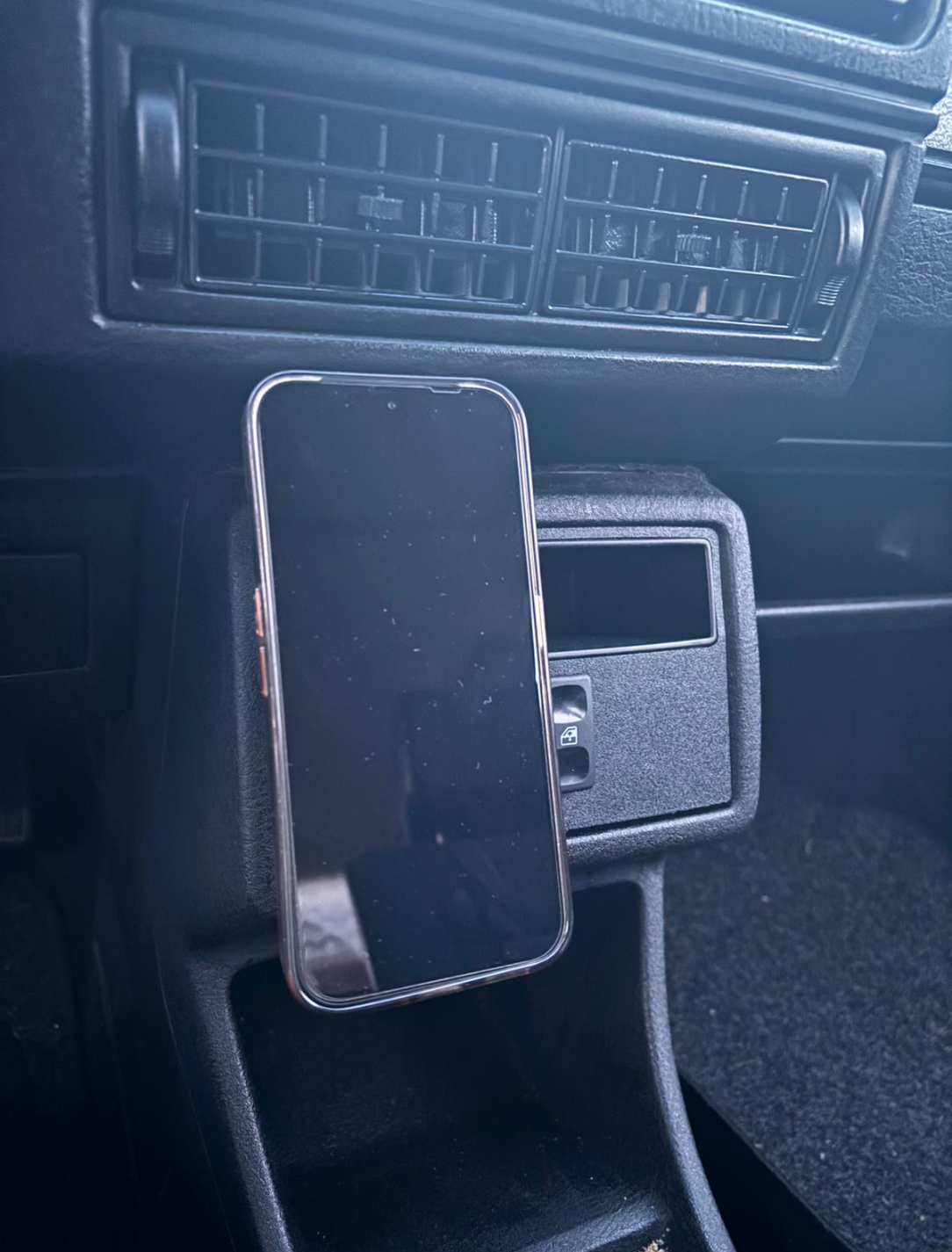 VW Golf 2/Jetta Handyhalterung(Universal)(Wirless laden Magsafe)