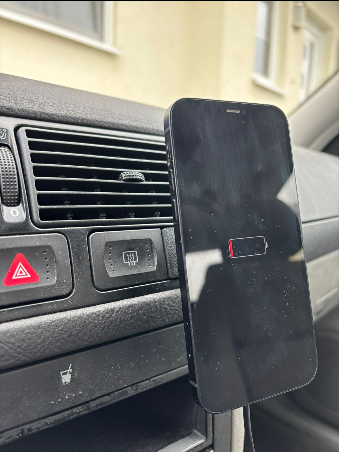 Handyhalterung Golf 4 VW – Magsafe Universal Wireless Laden Smartphonehalter