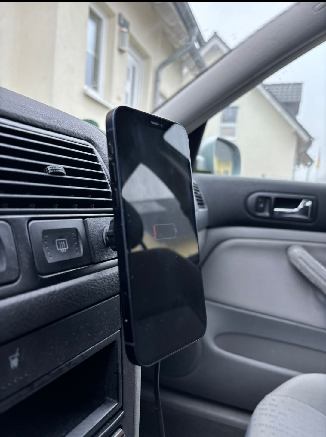 Handyhalterung Golf 4 VW – Magsafe Universal Wireless Laden Smartphonehalter
