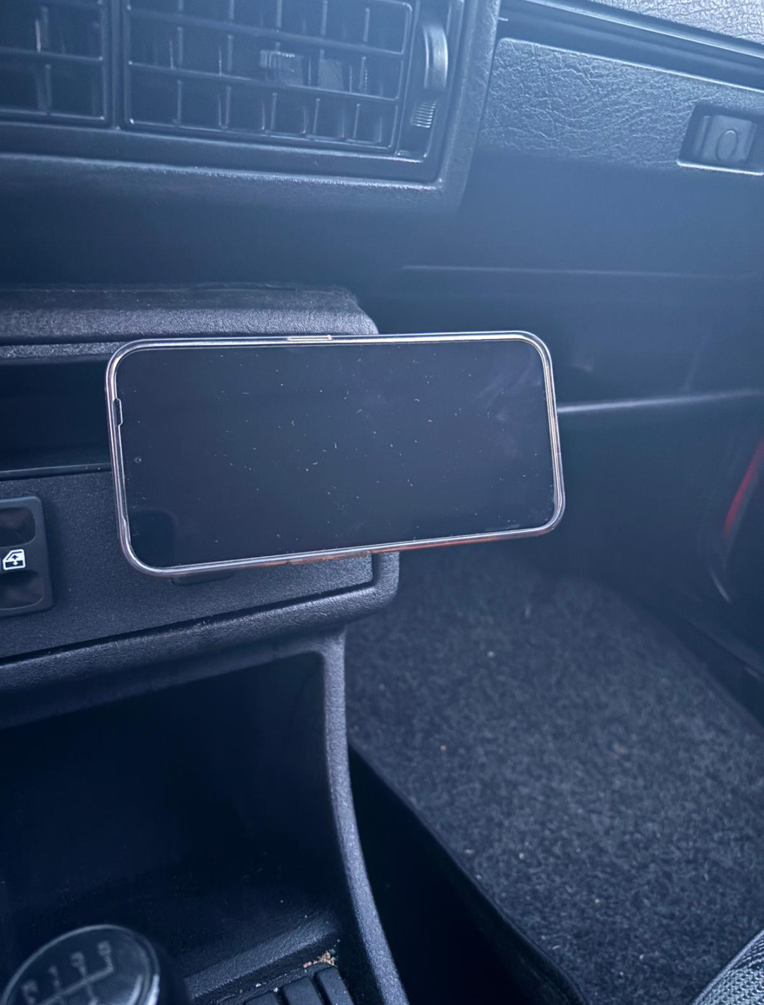 VW Golf 2/Jetta Handyhalterung(Universal)(Wirless laden Magsafe)